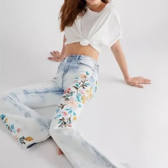 Free People High Rise Driftwood Farrah Embroidered Flare Jeans - Like New! - Picture 2 of 9